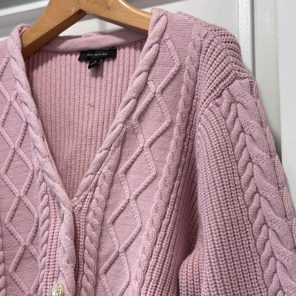 Ann Taylor Light Pink Cable Knit V-Neck Cardigan Sweater Size Medium - Picture 6 of 11